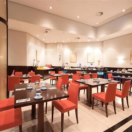 Exe Centro 4* Ов'єдо