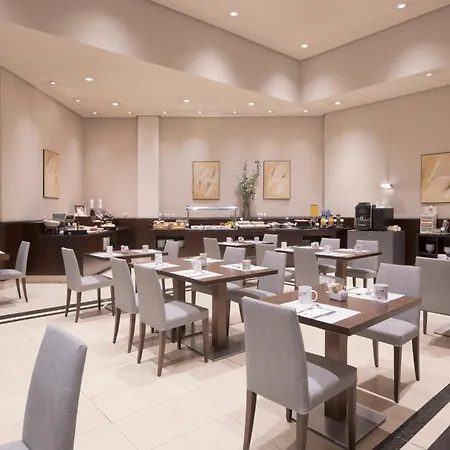 Exe Centro 4* Ов'єдо