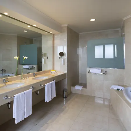 فندق Exe Centro 4*