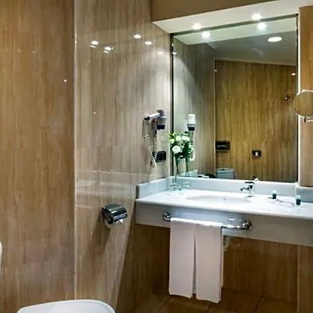 فندق Exe Centro 4*