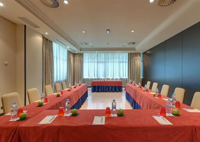 Exe Centro 4* Ов'єдо