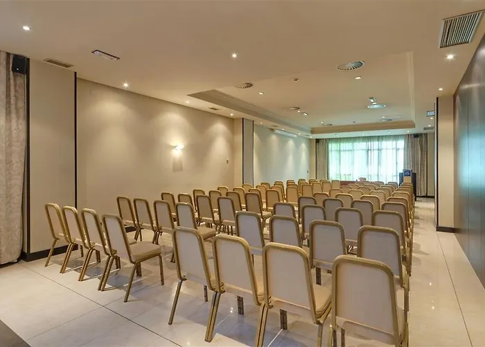 Exe Centro Готель Ов'єдо