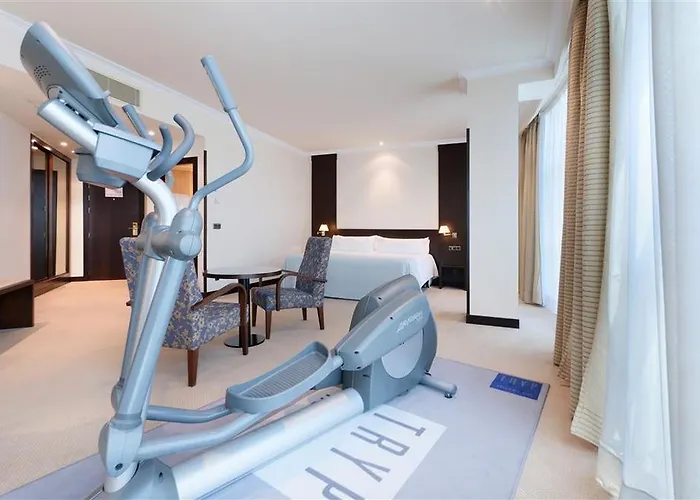 Exe Centro Готель 4*