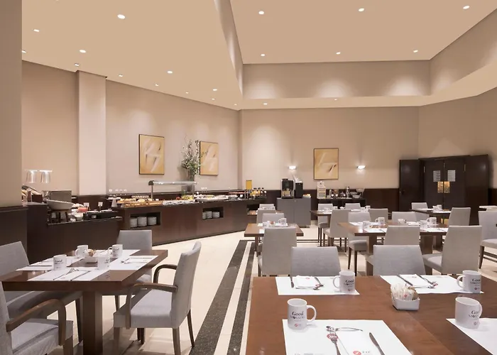 Exe Centro 4* Ов'єдо