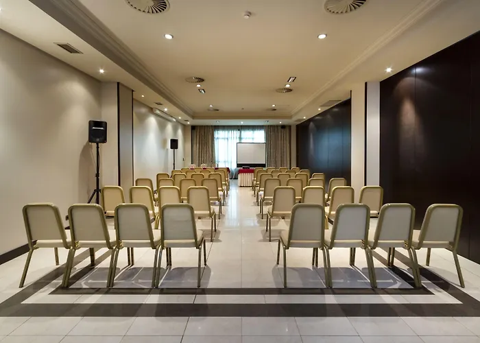 Exe Centro 4* Ов'єдо