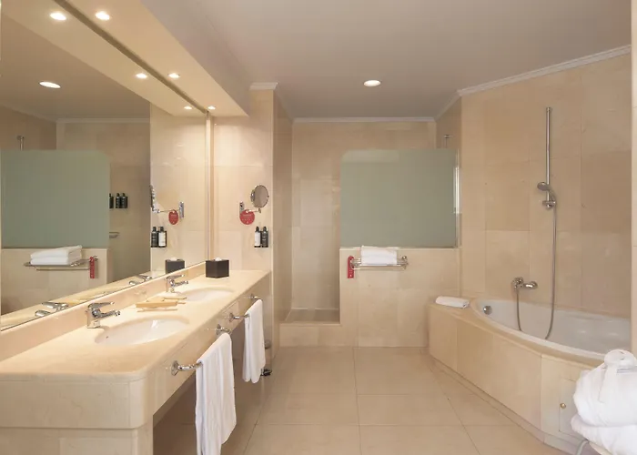 Exe Centro Готель 4*